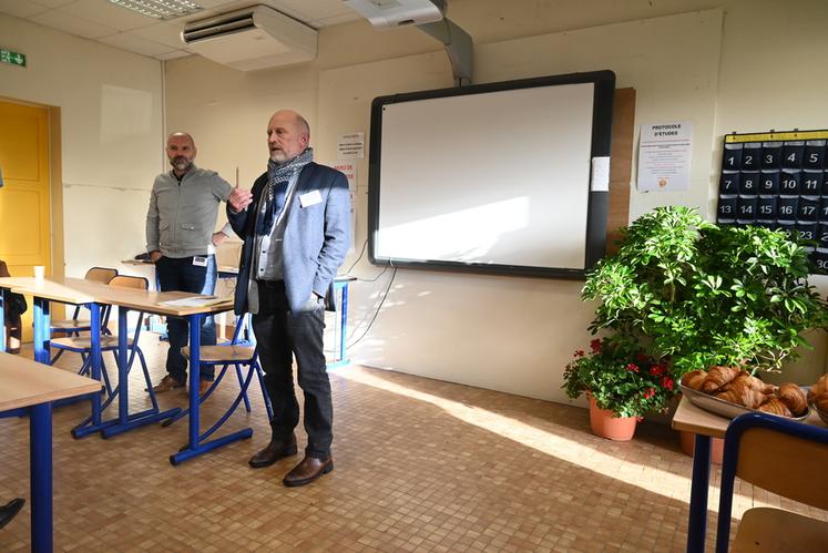 Christophe Roux, directeur de l'EPL* de Vendôme, Blois et Montoire, accueille les exploitants agricoles vendredi 18 novembre à Montoire-sur-le-Loir pour une réunion au sujet de l’apprentissage. 
