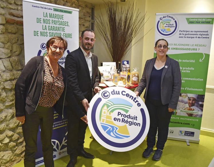 Jeudi 24 novembre, à Orléans. Trois des premiers ambassadeurs de la marque C du Centre sont présents pour le lancement du réseau, dont la présidente de La Gabare (à g.) et la présidente des Toques du Loiret (à d.).