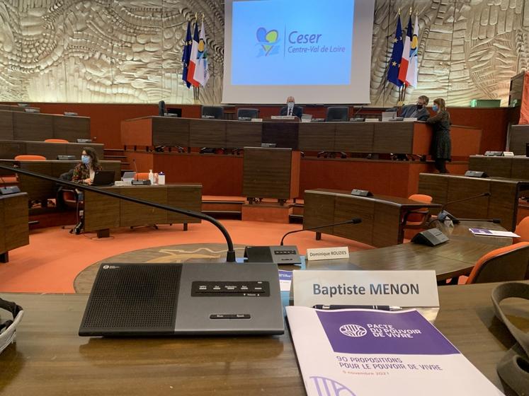 Baptiste Menon siège dans la commission consacrée à l'activité économique et à l'emploi. 