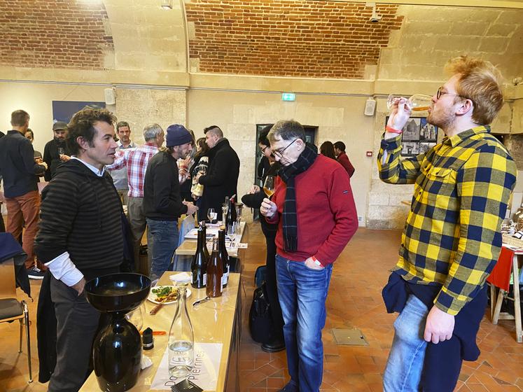 Des dégustations commentées se sont succédé durant le salon des vins du coin au château de Blois le samedi 10 décembre. 