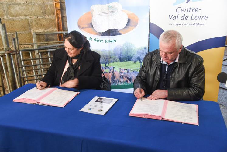 Le 6 décembre, à Frétigny. Le président de l'Association des fromagers caprins du Perche et Loir, Bruno Pelletier, a obtenu la signature de la Région pour soutenir le Trèfle du Perche.