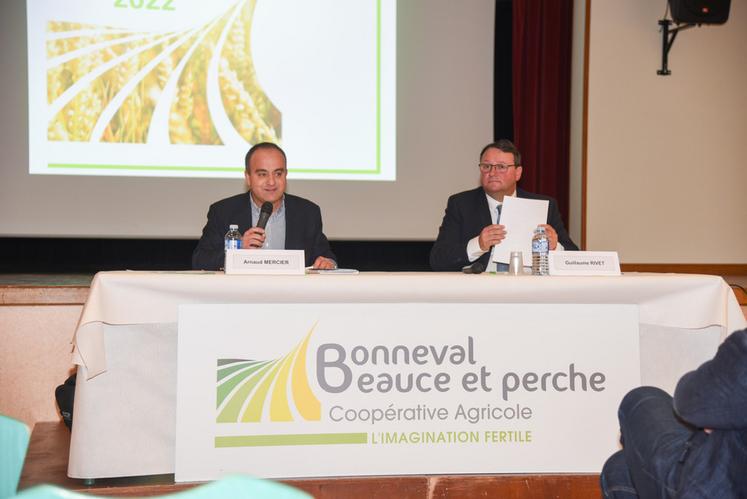 Le 8 décembre, à Bonneval. Arnaud Mercier (à g.) a présidé sa première assemblée générale de la Coopérative agricole Bonneval Beauce et Perche.