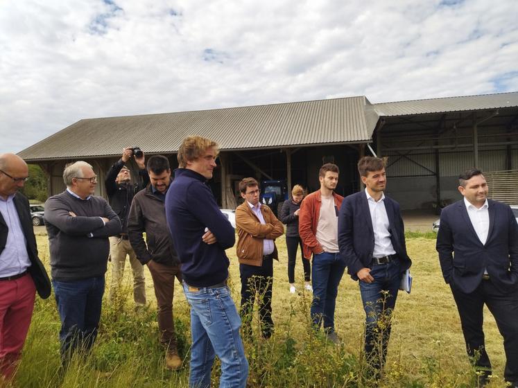 Dans le cadre des élections législatives, la FNSEA 28 a invité début juin dans chaque circonscription les candidats à venir faire part de leurs engagements pour l’agriculture en participant à un temps d'échanges au sein d’une ferme.