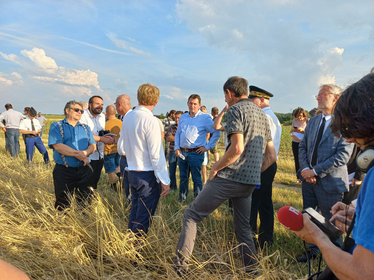 Marc Fesneau, ministre de l'Agriculture, était présent à Thenay (Loir-et-Cher) le 21 juin pour constater les dégâts engendrés par les orages des 4 et 19 juin. La FNSEA CVL, présente sur place, lui a demandé d’activer des dispositifs et des mesures à la hauteur des enjeux.