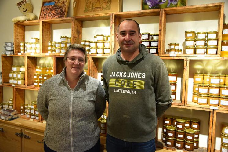 À Yèvre-le-Châtel, les époux Douillet vous attendent dans leur boutique Yèvre miel.