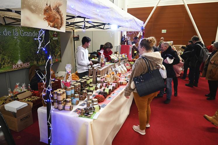 Les 21 et 22 décembre, à Blois. La Ferme de la Grande Vove, à Roches, proposait ses produits à base de noisettes à l'occasion du marché de Noël Bienvenue à la ferme.