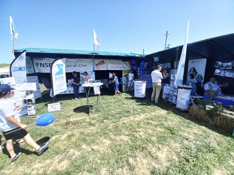 Les 21 et 22 mai, la FNSEA 41 était présente lors du comice de Morée pour promouvoir l’agriculture et le syndicat.