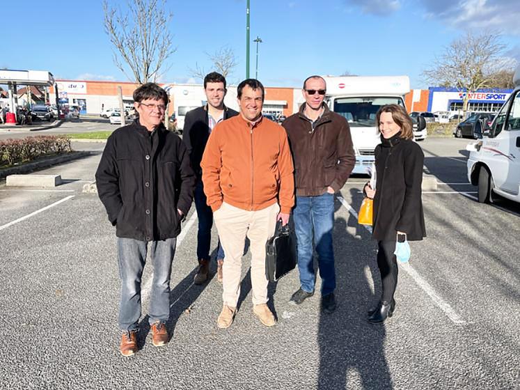 Alors que l’origine des produits agricoles et la juste rémunération des agriculteurs guident ses actions, la FNSEA 28 a interpellé les GMS du département en choisissant la voie du dialogue. À l’approche de la date butoir des négociations commerciales, un courrier a été envoyé aux supermarchés du département et, le 25&nbsp;février, une délégation composée de représentants de chaque filière animale a été reçue par un directeur de GMS.