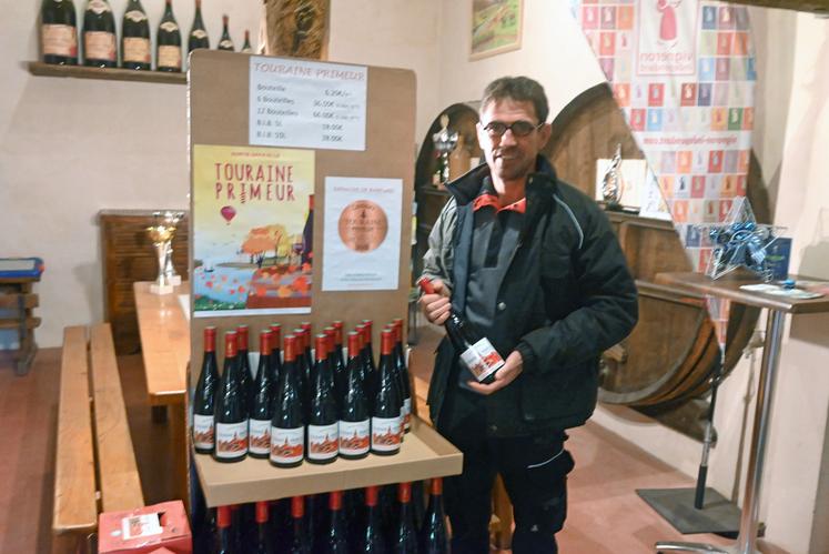 Cédric Chollet, le gérant du Domaine de Rabelais a obtenu la médaille de bronze lors du Concours touraine primeur pour le millésime 2022. 