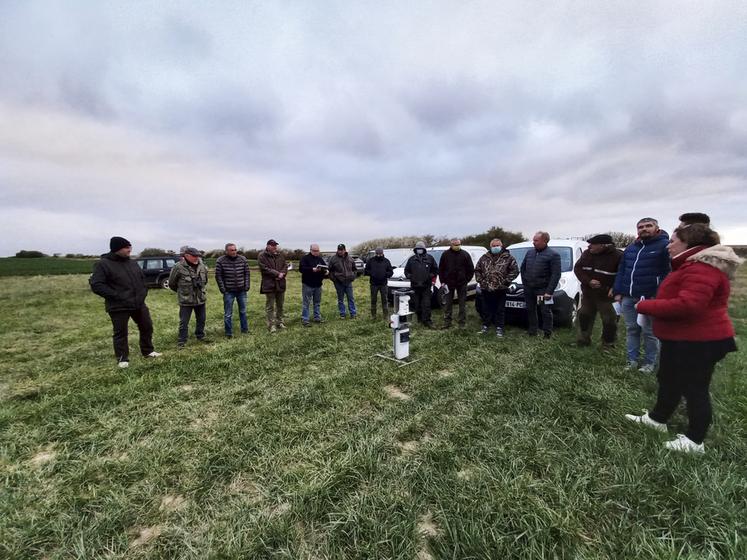 La FNSEA CVL s’est associée à AgriProTech pour proposer à ses adhérents une commande groupée de laser pour la protection de leurs semis. Le 5 avril à Theuville, une démonstration était organisée.