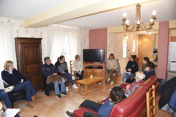 Chenoise, jeudi 8 décembre. La propriétaire des lieux, Sylvie Cackaert, a accueilli les participants à la Journée diversification dans son gîte.