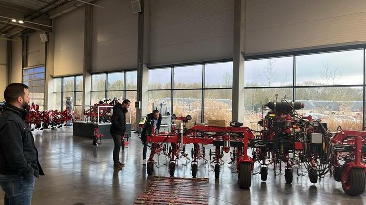 Les participants à l'assemblée générale de l'échelon Loire-Beauce ont visité le site Lemken de Boigny-sur-Bionne.