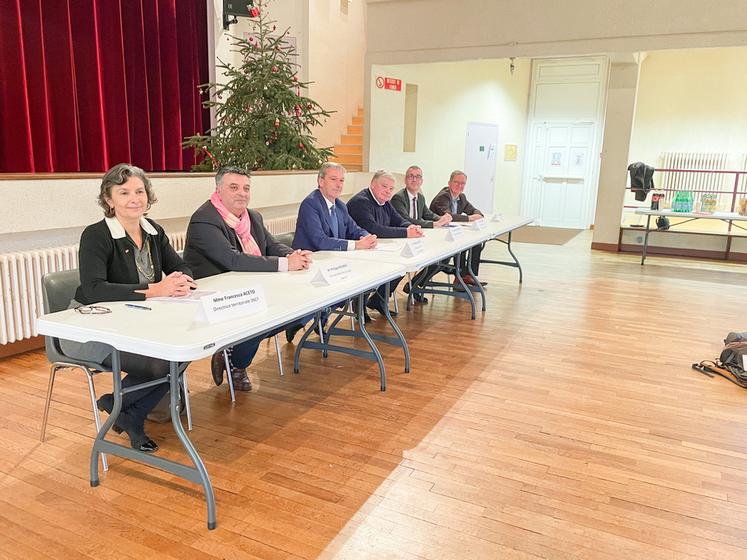 Le 6 janvier, à Illiers-Combray. La ligne Chartres-Courtalain sera pérennisée assure la directrice territoriale de la SNCF, Francesca Aceto (à g.).