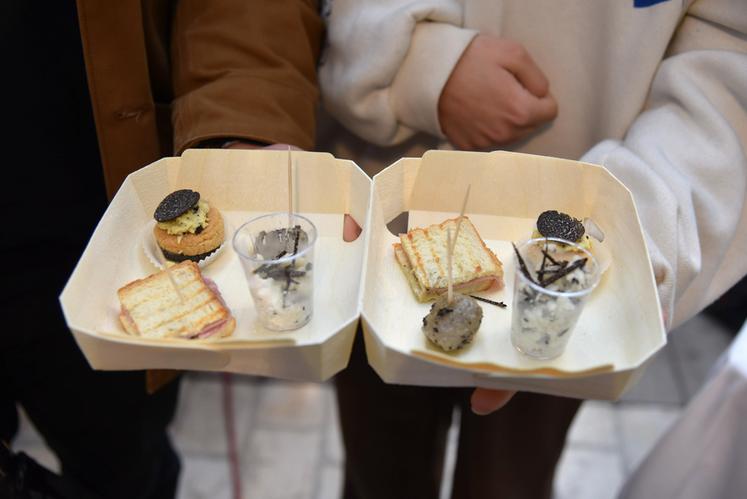 Pour 2 euros, on pouvait déguster	: un beurre de truffes, une brouillade, un croque-monsieur, du risotto et des gnocchis.