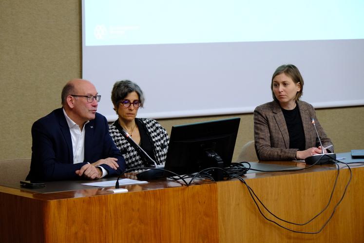 Jeudi 19 janvier, à Chartres. Bertrand Le Bris (à g.), président d'AS	28, et Soline Deniau (à d.), conseillère d'entreprise, ont échangé avec les OPA du secteur.