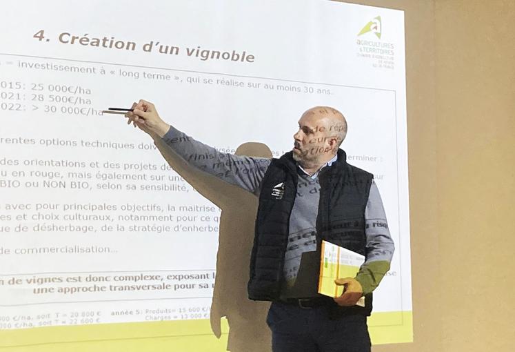 Guillaume Michel, de la chambre d’Agriculture, a dressé un état des lieux de la filière viticole en Île-de-France.