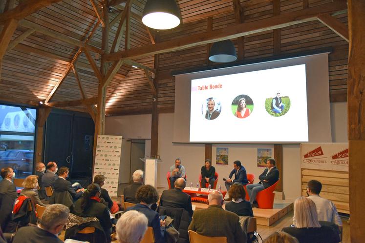 En 2022, lors de son AG à la halle du château de Chamelles, JA Loiret avait organisé une table ronde sur le thème de la communication positive.