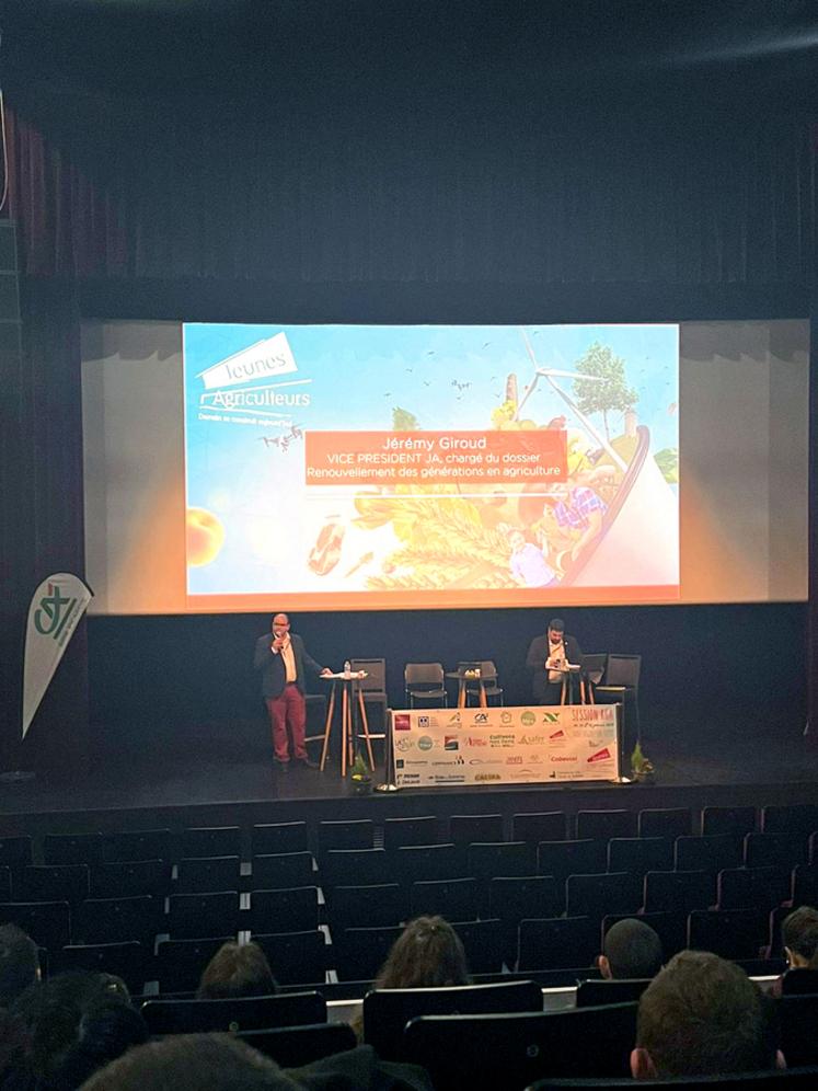 La séance d'ouverture a été assurée par Jérémy Giroud, vice-président JA national en charge du renouvellement des générations en agriculture.