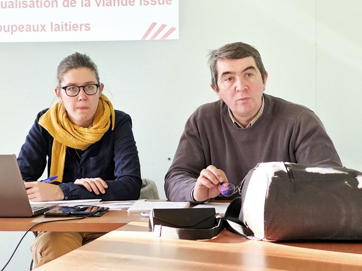 Vendredi 20 janvier, à Miermaigne. Svenja Laming, chargée de mission, et Alexis Descamps, président de la section régionale lait de la FNSEA CVL, ont animé la réunion sur la contractualisation de la viande issue du troupeau laitier.