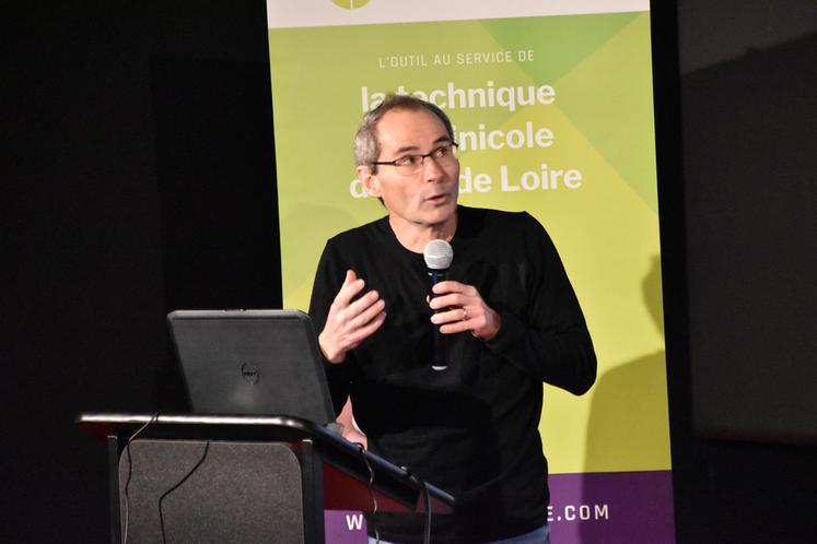 Chargé de recherche en viticulture à Agroscope (Suisse), Vivian Zufferey a démontré la capacité de résistance de la vigne au manque d’eau, grâce à des mécanismes élaborés.