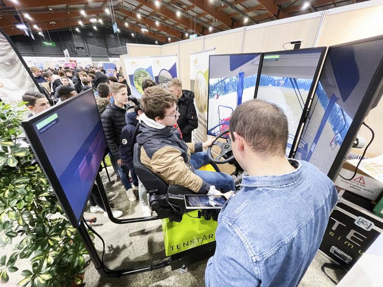 Vendredi 27 janvier, à Chartres. Le simulateur de tracteur, apporté par l'Eplefpa de La Saussaye, a eu un gros succès lors du Forum de l'orientation.