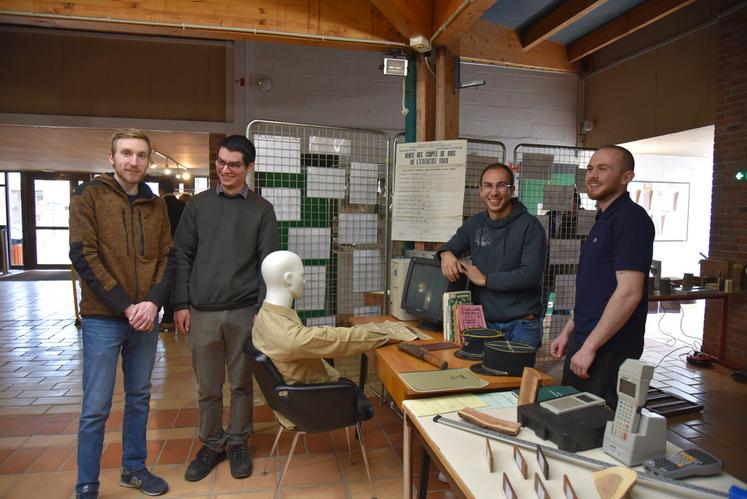 Le 28 janvier, à Nogent-sur-Vernisson (Loiret). De g. à d. : Guillaume Galet, Raoul Hauser, Fabien Chiodi et Félix de Gongora lors de la première exposition du Conservatoire des sciences et techniques forestières.