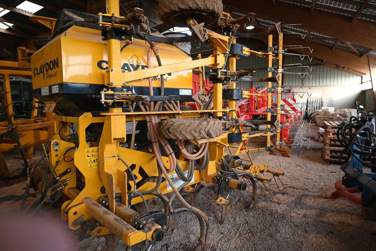 Le semoir à semis direct de Claydon possède des dents de fissuration pour permettre une meilleure implantation. 