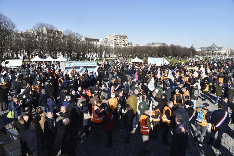 Plus de 3 000 paysans de 30 départements étaient présents sur l'esplanade des Invalides.