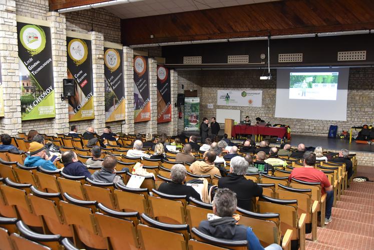 Près d'une centaine de personnes étaient réunies pour ce premier congrès.