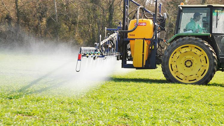 Le crédit d'impôt de 2 500 euros accordé aux entreprises agricoles qui n'ont pas utilisé de produits phytosanitaires contenant du glyphosate au cours des années 2021 et 2022 est prorogé pour 2023.