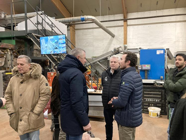 Jeudi 2 février, Christophe Hillairet, président de la chambre d'Agriculture de région Île-de-France, participe à la rencontre entre les producteurs et les représentants de Lidl.