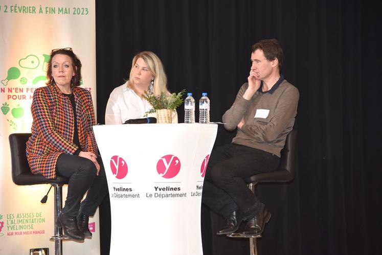 Plusieurs témoignages d'agriculteurs ont marqué la soirée dont ceux d'Amandine Muret-Béguin (au c.) et Christian Hubert.