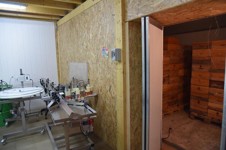 Au fond la pièce où la température et l'hygrométrie sont régulées.