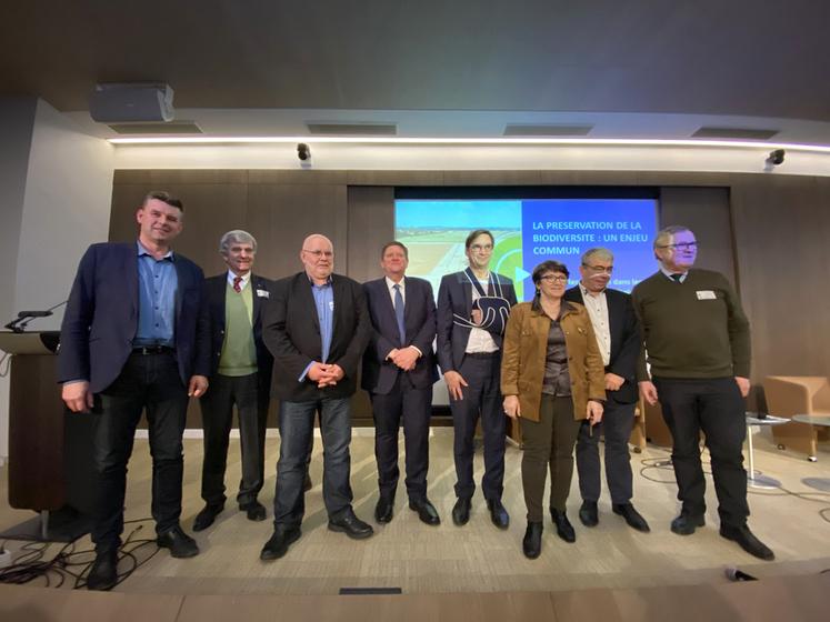 Paris, vendredi 13 février. Les représentants nationaux des différents dossiers abordés lors de la rencontre entre chasseurs et agriculteurs.