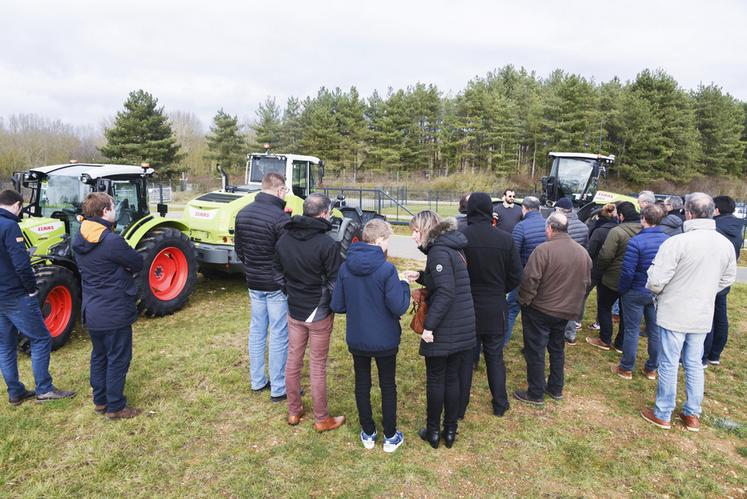 Le 2 février, à Ymerais. Une trentaine de personnes a participé à cette journée d'information organisée au siège de Claas par la section 28 de la FRCuma.