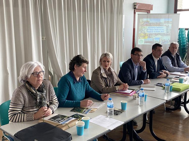 Vaudoy-en-Brie, vendredi 10 février. La députée de la circonscription, Isabelle Périgault (au c.), a participé aux travaux de l'assemblée générale. 