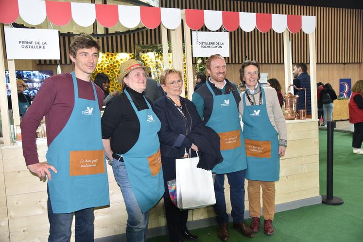 La présidente du Département du Val-d'Oise, Marie-Christine Cavecchi, a profité de cette journée pour venir à la rencontre des producteurs de son territoire.