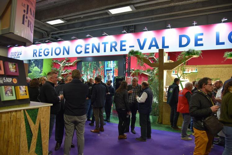 Pour cette nouvelle édition du Salon de l'agriculture, la région Centre-Val de Loire s'étendait sur un espace de 420 m2 aux couleurs du « Jardin de la France » pensé par des horticulteurs régionaux.
