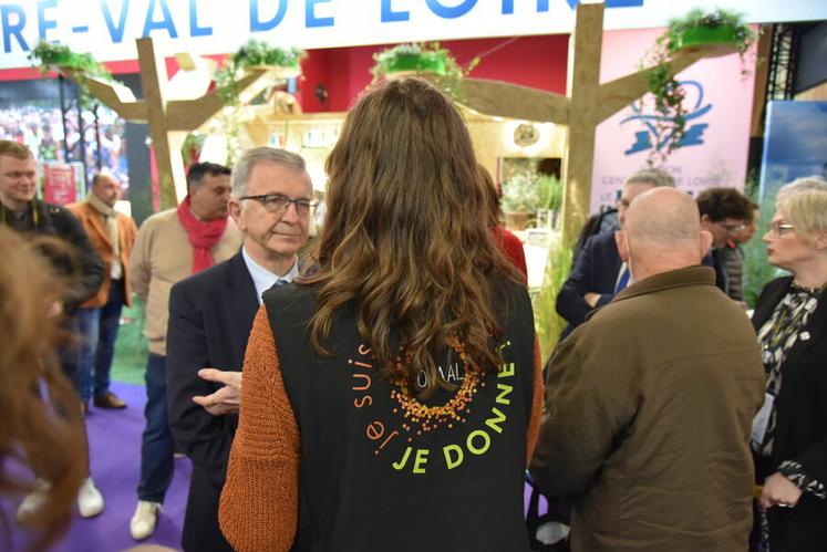 François Bonneau a rencontré la coordinatrice régionale de Solaal, qui lui a présenté l'association de dons agricoles et alimentaires.
