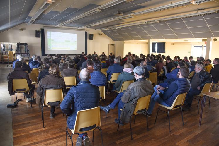 Mardi 28 février, à Châtillon-en-Dunois. La DDT et la chambre d’Agriculture ont décrypté la nouvelle Pac à de nombreux agriculteurs.