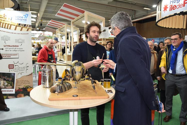 La présence d'Abeilles et miel, deux frères apiculteurs installés à Lagny-sur-Marne, qui ont obtenu une médaille d’argent au Concours général agricole, a permis d’aborder le sujet de l’apiculture.