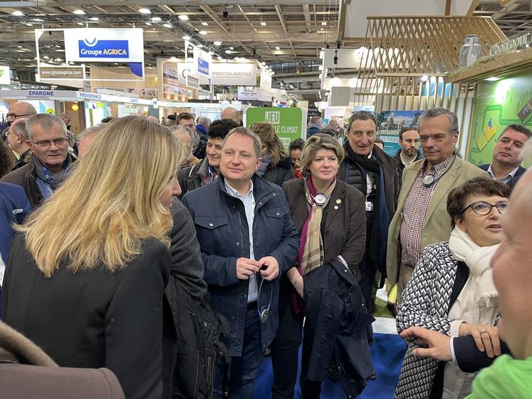 Au détour d’une allée, la délégation a rencontré les présidentes de la FNSEA, Christiane Lambert, et de l’assemblée nationale, Yaël Braun-Pivet.