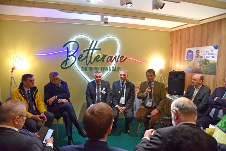 Échanges sur la filière betteravière avec les représentants de celle-ci.
