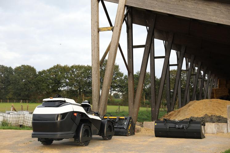 VIDÉO - Un tracteur autonome testé dans l'Eure, prototype unique en France  - France Bleu