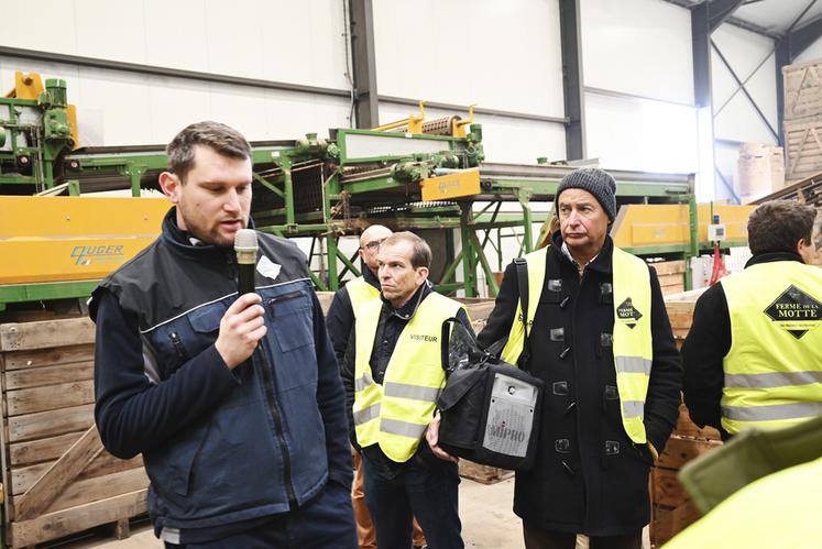 Le 2 février, à Talcy. Alexandre Courson, chef d'exploitation de la Ferme de la Motte, a présenté l'entreprise familiale aux agriculteurs.