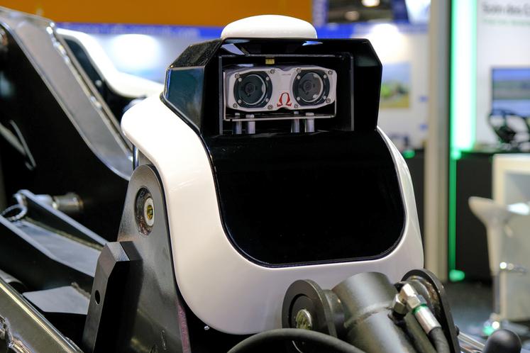 La caméra stéréoscopique permet de guider le robot dans les derniers mètres et de scanner le tas de matière avant de la prélever. 