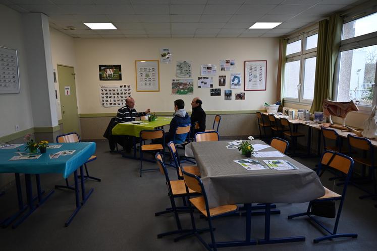 L'Agrocampus des Deux vallées organisait ses portes ouvertes samedi 11 mars. Ici à Montoire-sur-le-Loir, les futurs étudiants pouvaient poser leurs questions et visiter les lieux.