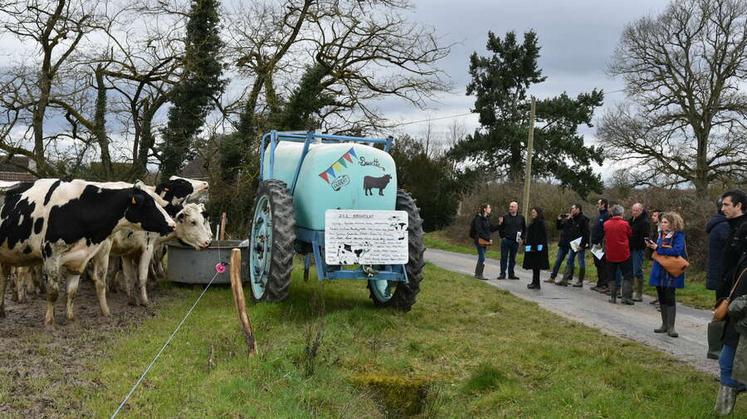 Temanuata Girard, vice-présidente de la Région déléguée à l’agriculture et l’alimentation, s'est rendue chez le couple Langlois pour visiter son exploitation.