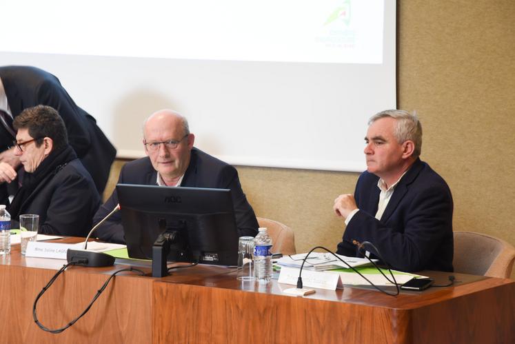 Chartres, le 13 mars. L'élu Chambre, Michel Plovie, et le chef du service agronomie, Thierry Savoie, ont expliqué les éventuelles évolutions de la prochaine directive Nitrates.