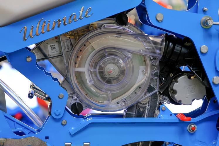 Le boîtier à dépression de Monosem est associé à une roue de chargement alvéolaire pour sélectionner chaque graine.